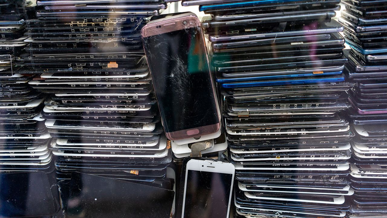 Researchers Turn Old Smartphones Into Low-Cost Data Centers — And They Outperform Traditional Servers