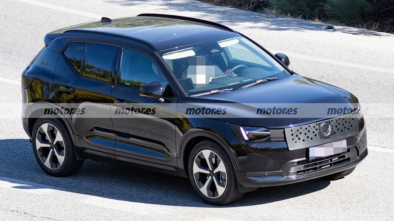 Volvo XC40 2027: primeras fotos espía revelan el plan de renovación del SUV más vendido de Volvo