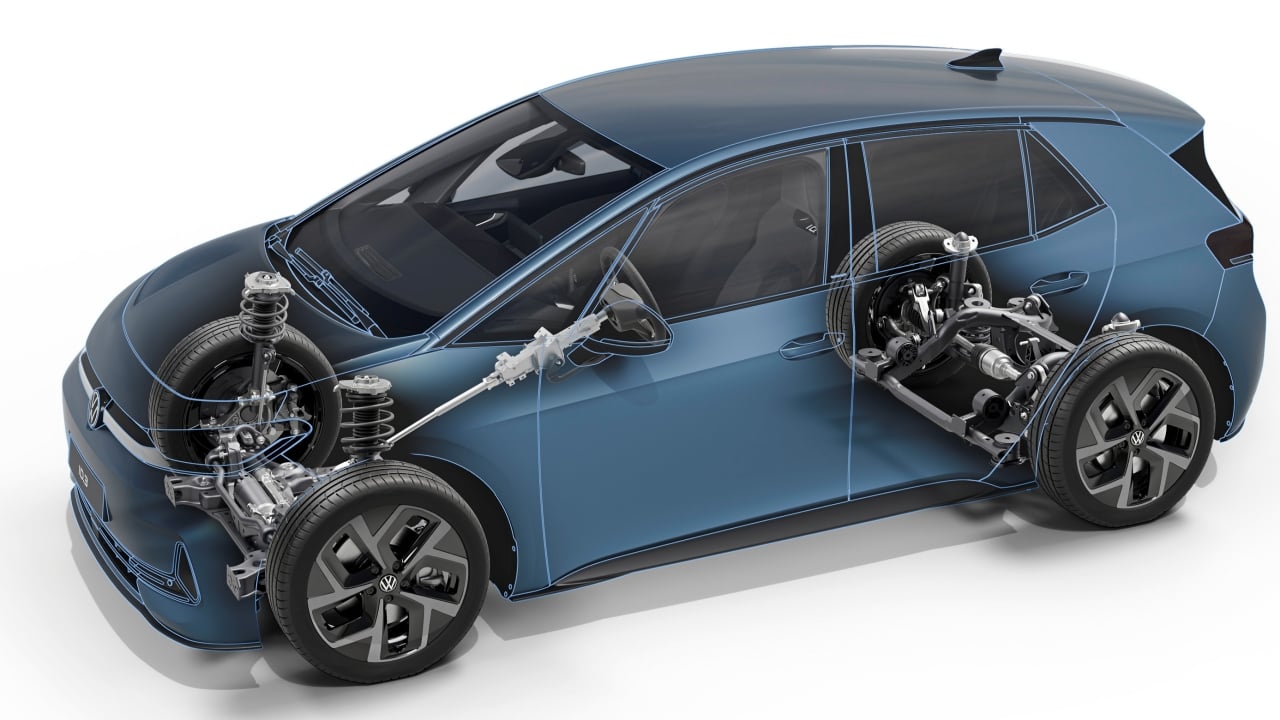 La brecha de precio entre coches eléctricos y de combustión apenas se ha cerrado en 5 años, según Quattroruote Professional