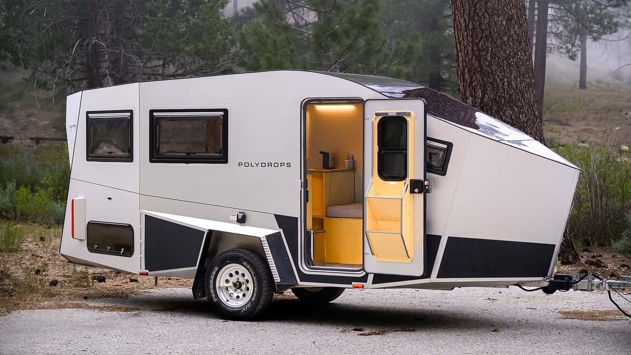 Cette caravane tout-terrain ressemble à un bombardier furtif