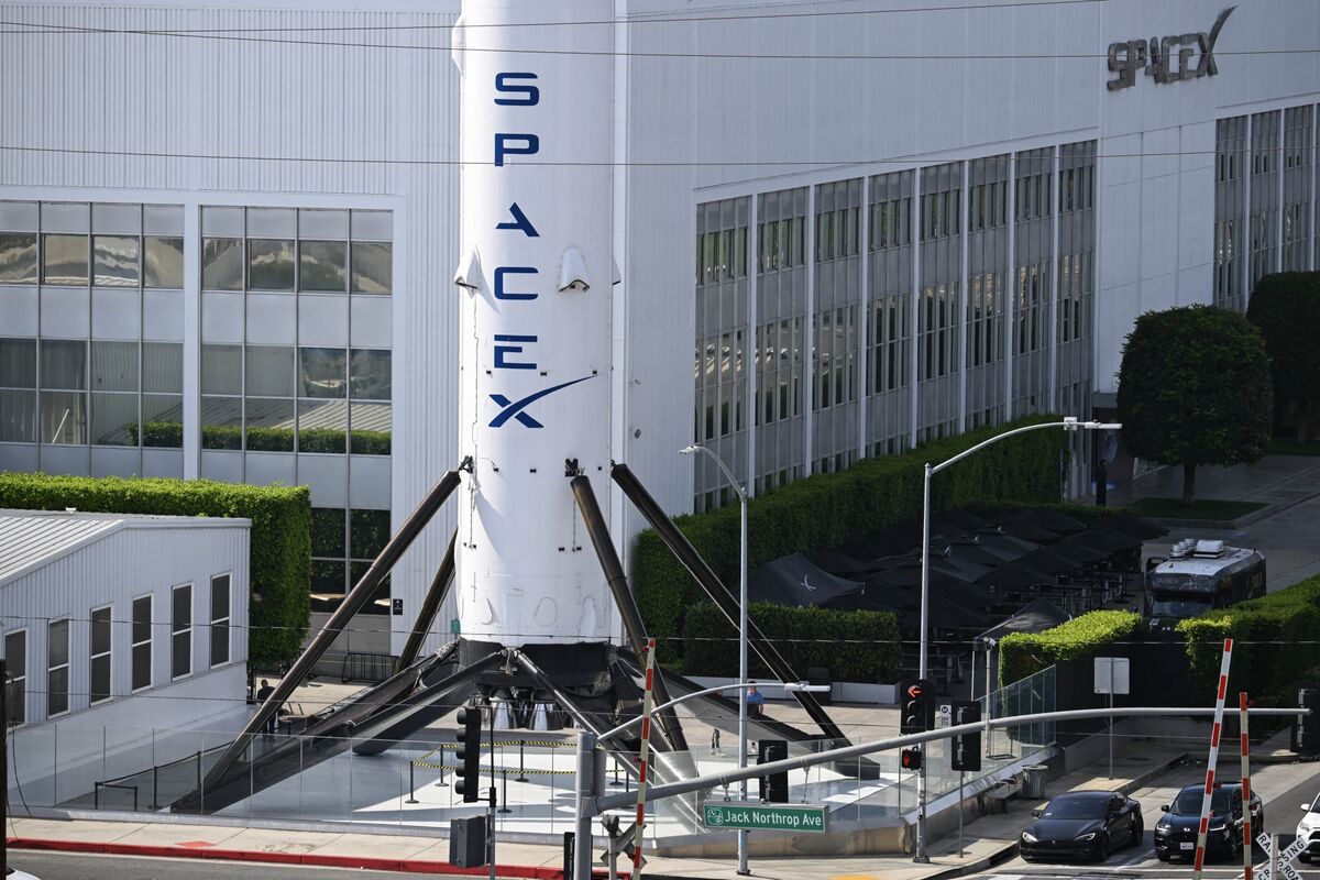 How to Trade the SpaceX IPO in Asia's Locked-Out Markets