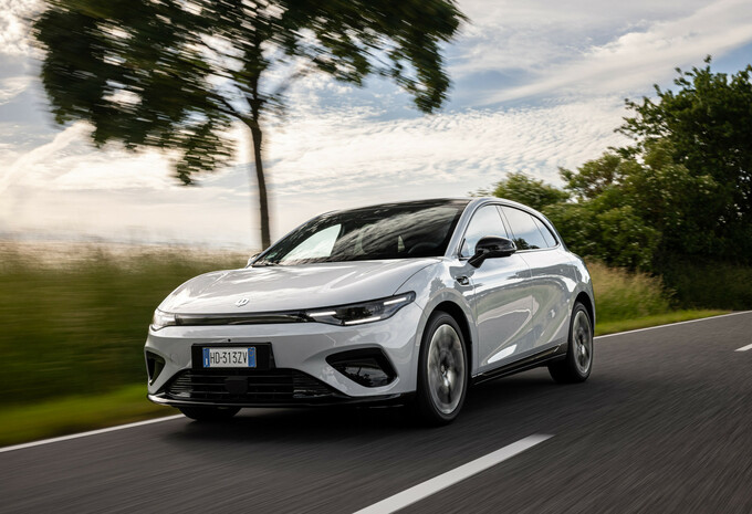 Leapmotor B05 (2026) : le concurrent surprise des Opel Astra et Peugeot 308