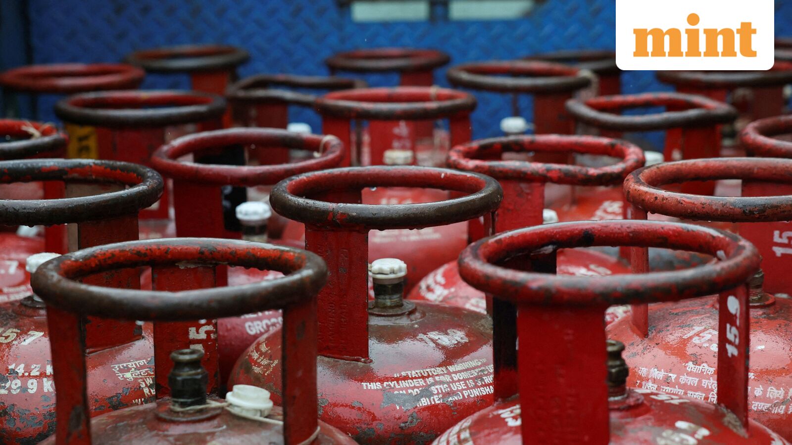 Centre Pushes LPG Users to Switch to Piped Natural Gas Amid Supply Strain