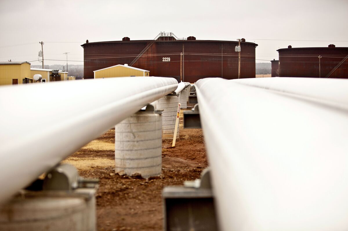 Oil Surges as US Strikes on Iran Threaten Strait of Hormuz and Global Energy Markets