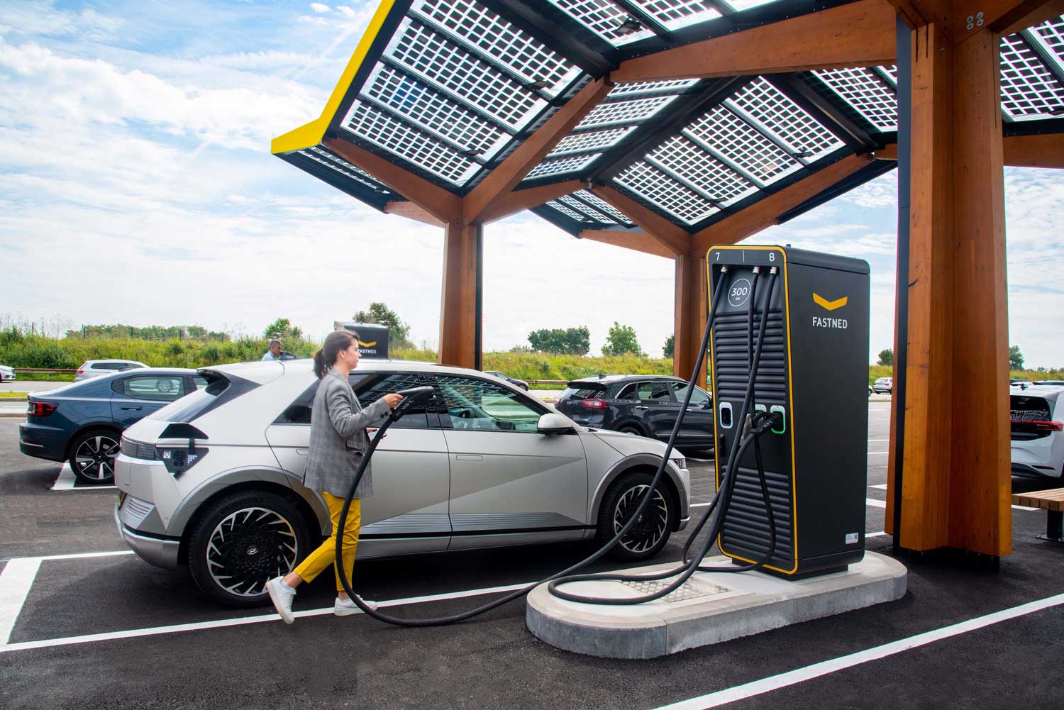 Bornes de recharge rapide : l'abonnement Fastned à moitié prix cet été