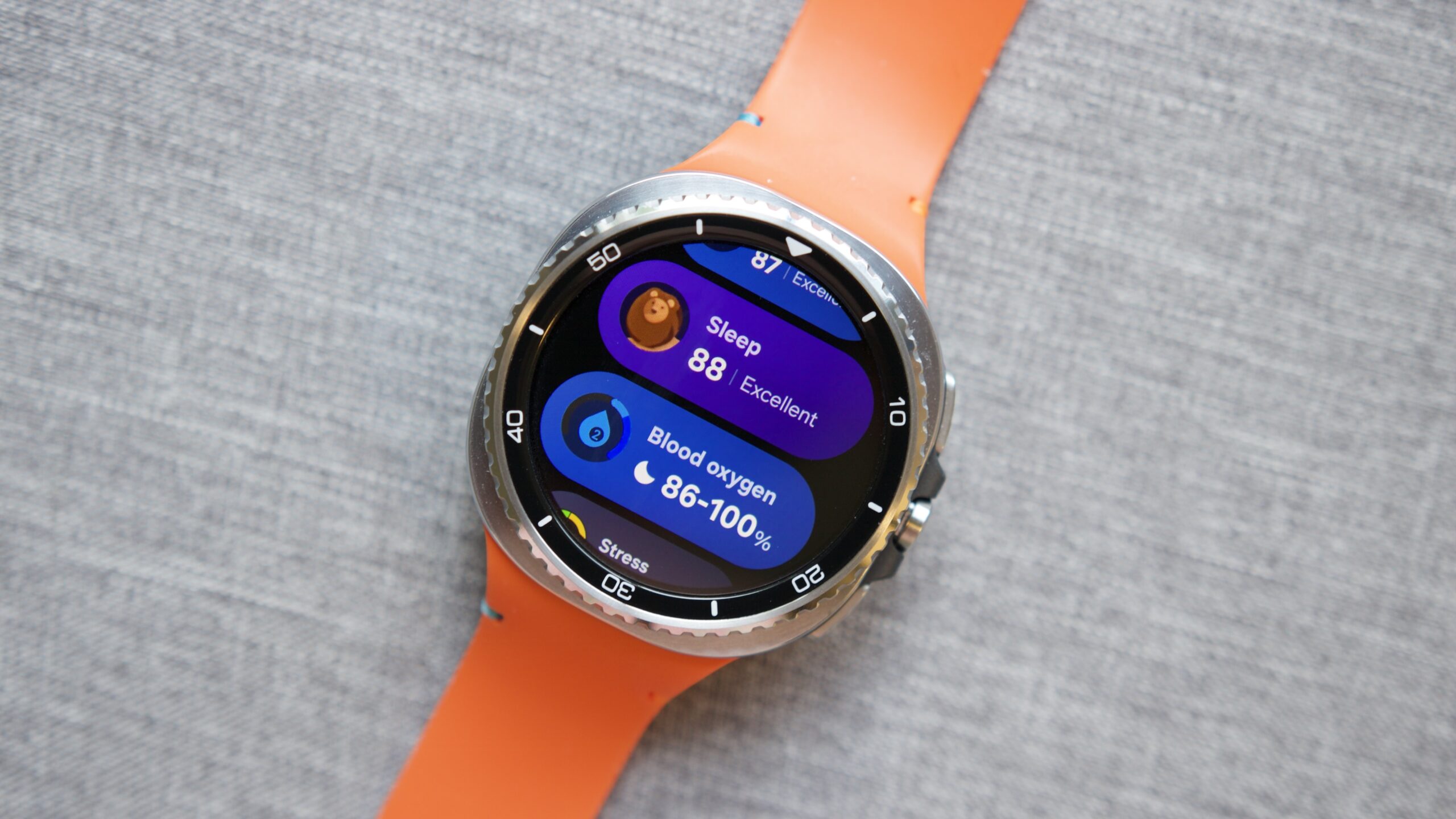 Samsung's Smartwatch Shipments Are Falling Fast — And Apple Shows No Mercy