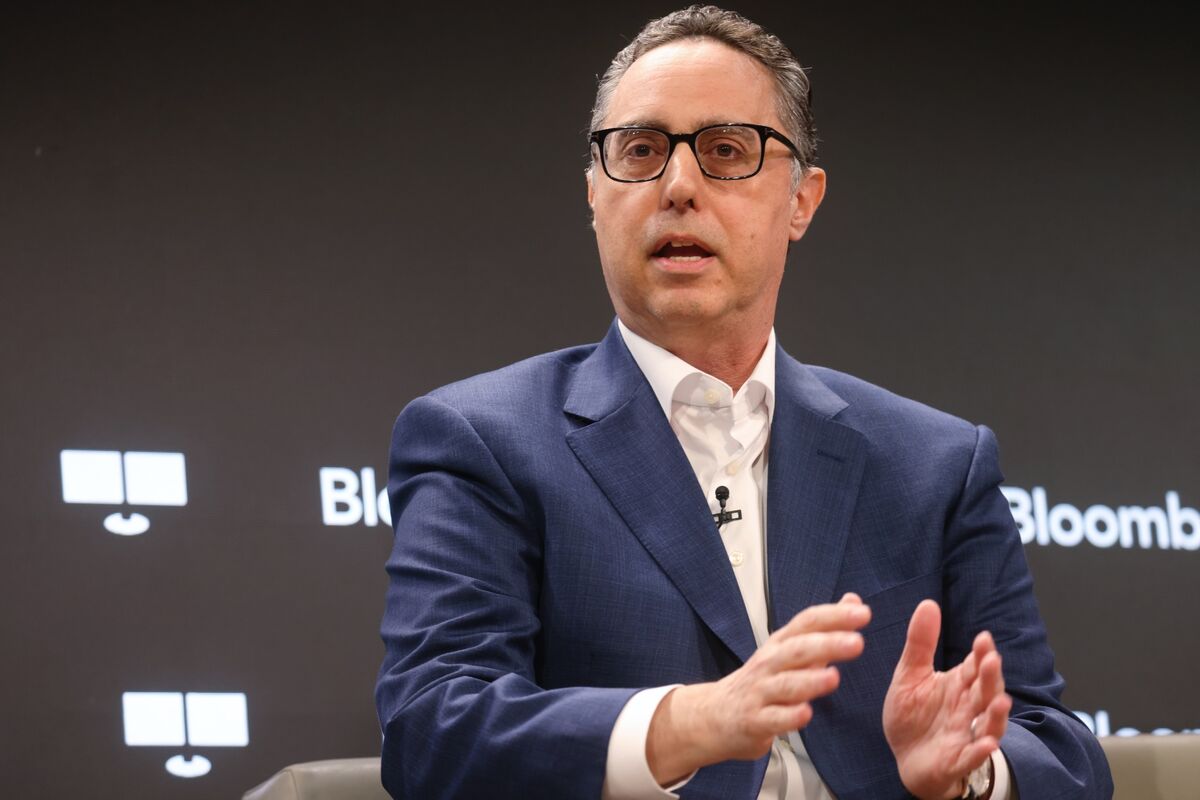 DoubleLine and Oaktree Brace for Potential AI Credit Pain: How Smart Money Is Positioning Now