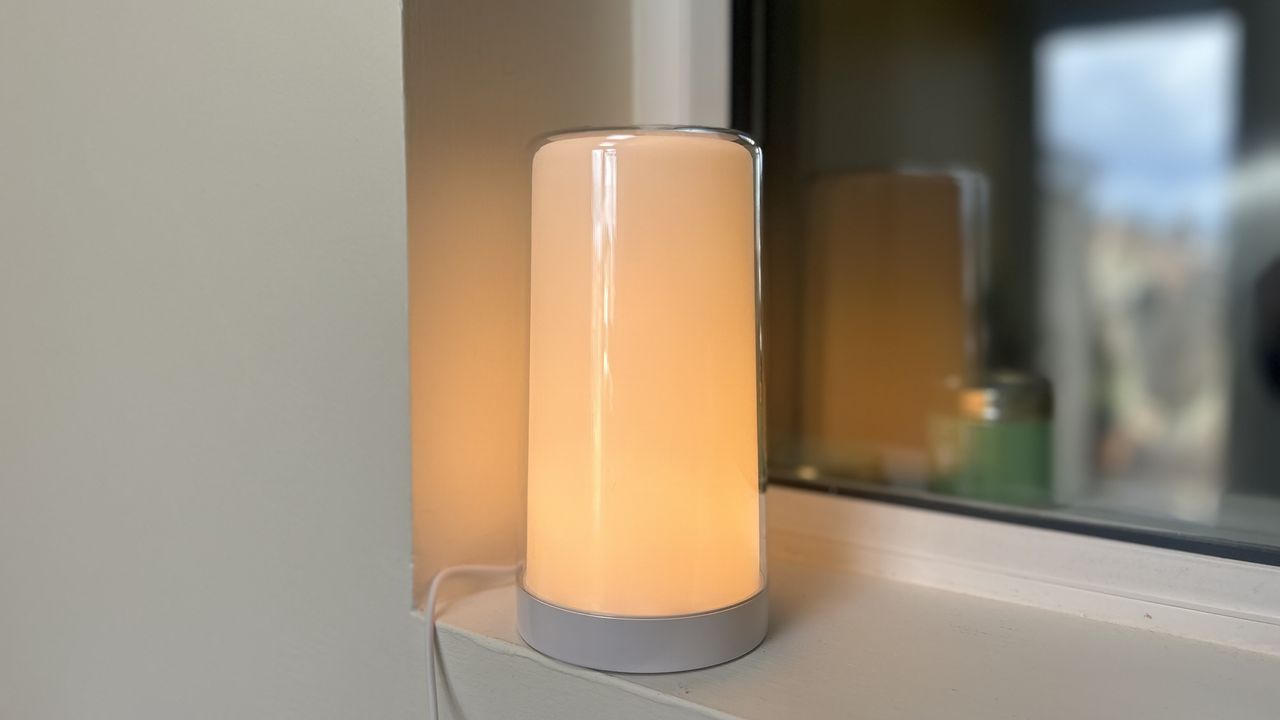 Meross Smart Table Lamp Review: One of the Best Value Smart Lights Around