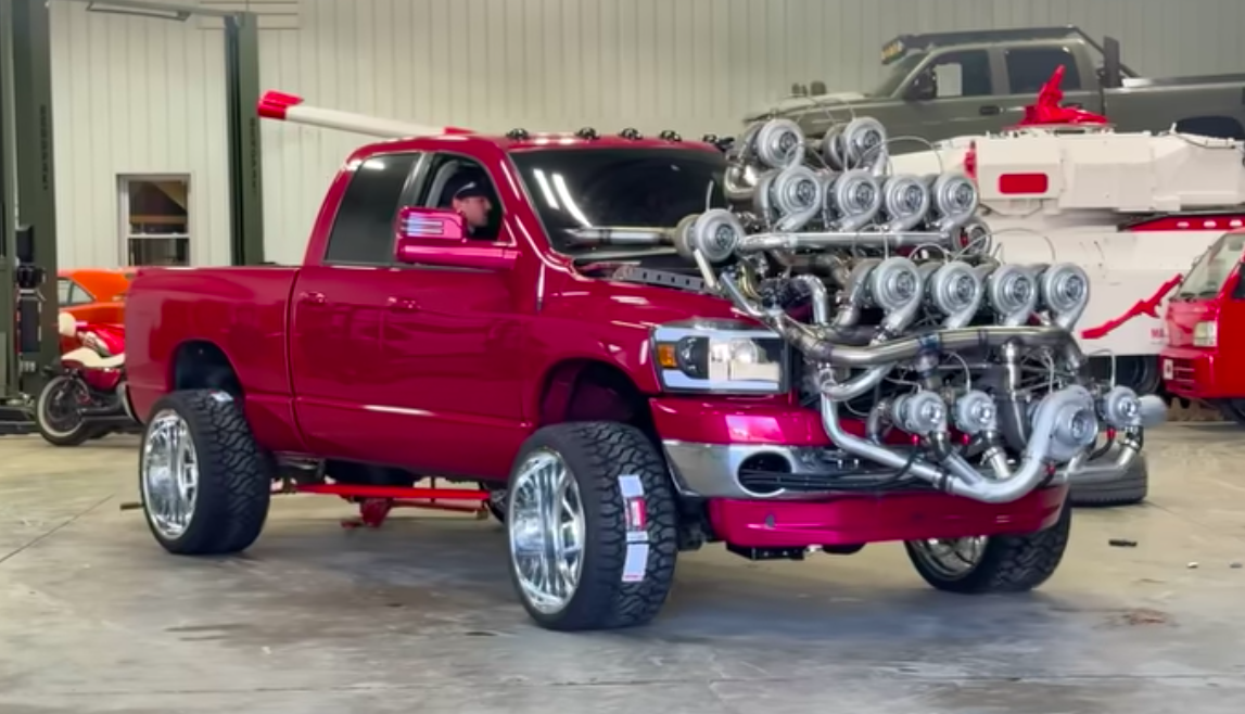 WhistlinDiesel installe 17 turbos sur un Dodge Ram 2500 : 38 000 ch et un incendie spectaculaire