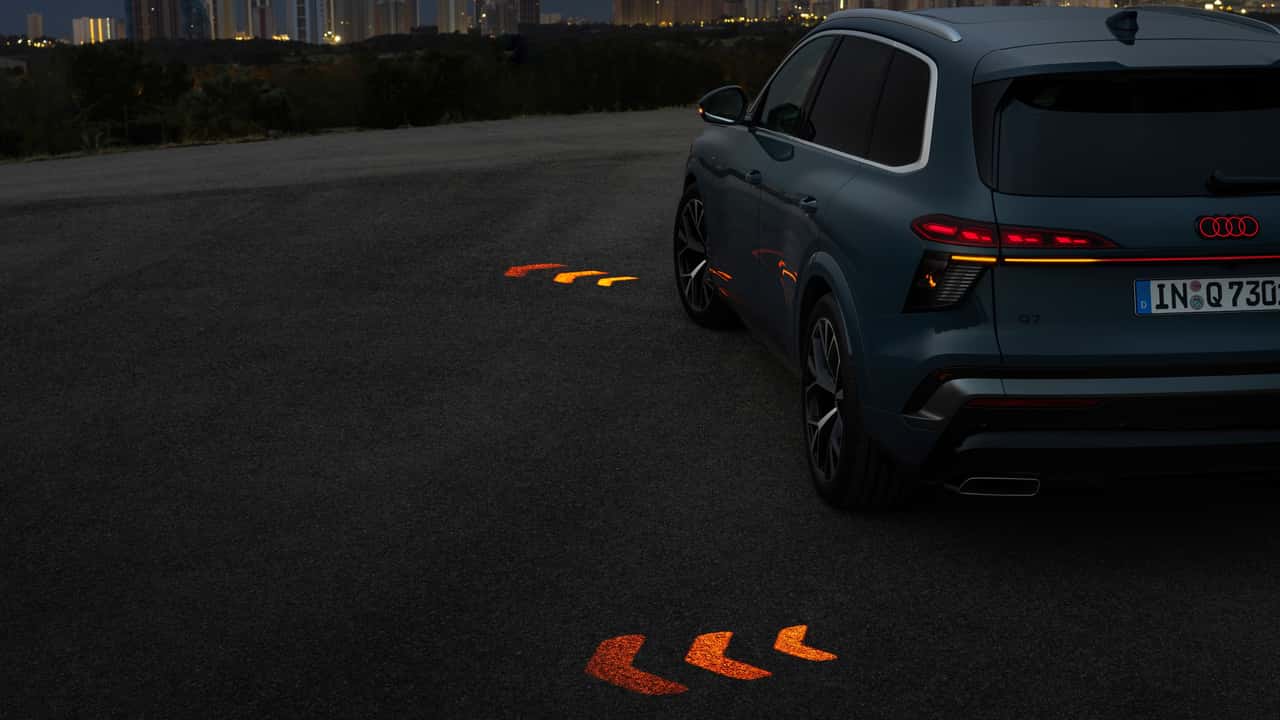 The New Audi Q7 Projects Turn Signals Onto The Road: A Headlight Revolution
