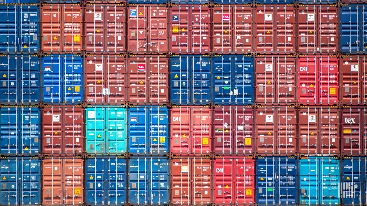 Box Rates Soar $1,000 in One Week as Peak Season Rush and Hormuz Closure Collide