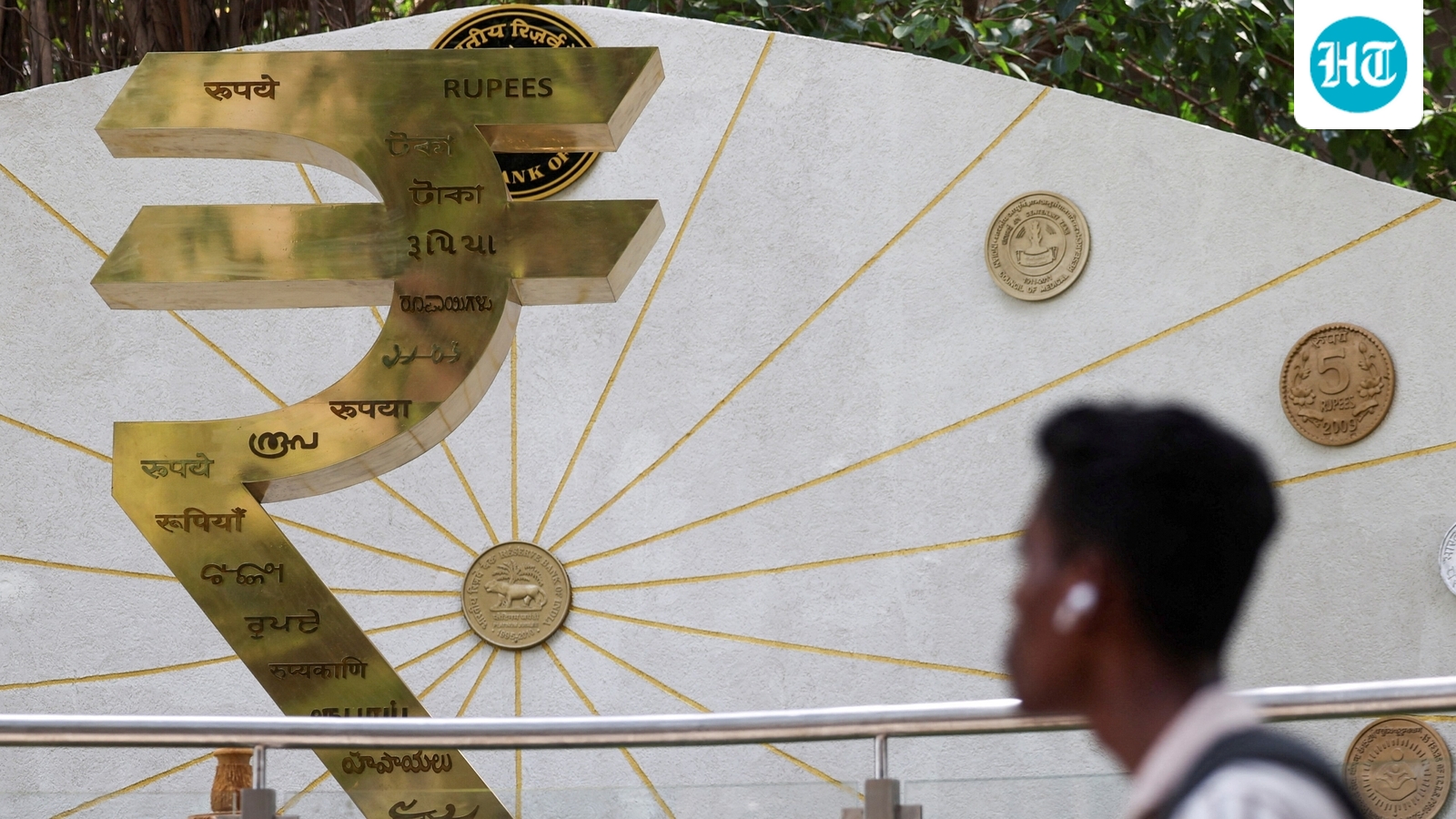 Rupee Rises 50 Paise to 95.24 Against US Dollar After RBI Policy Move