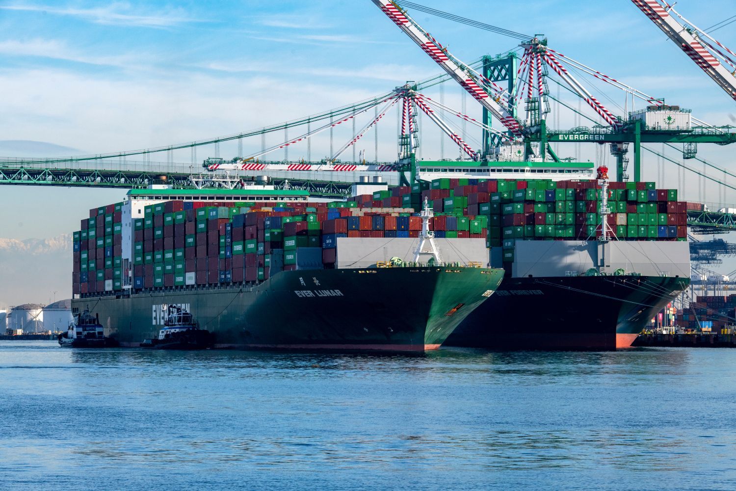 Trans-Pacific Frontloading Drives Early Peak Capacity Crunch and Rate Surge