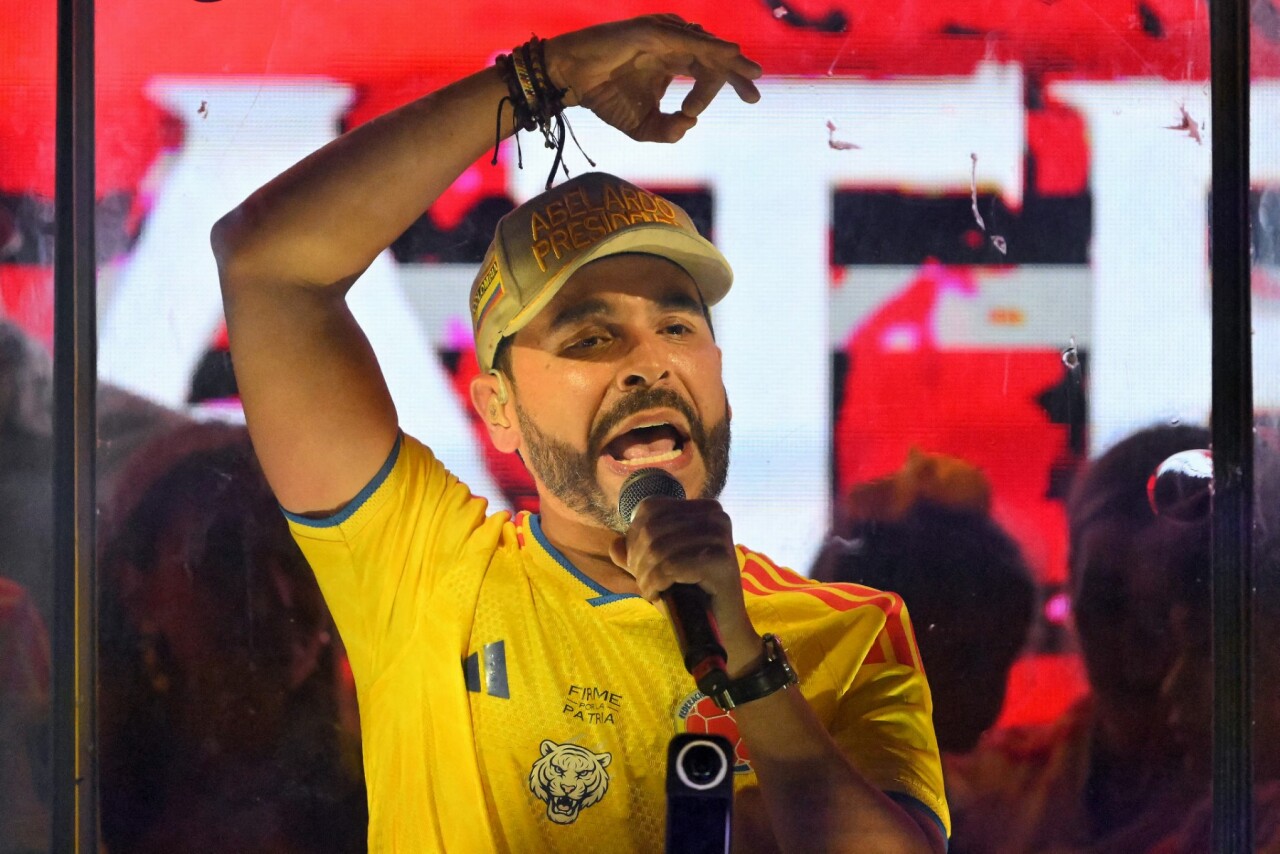 Colombian Court Bans Far-Right Presidential Candidate From Using National Football Jersey in Campaign
