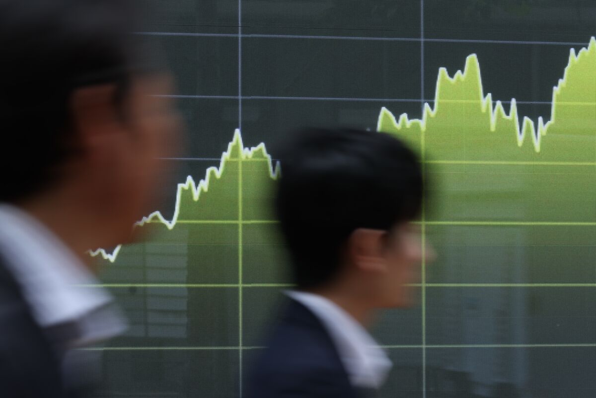 Asian Stocks Rise to Record Highs as AI Trade Fuels Global Rally and Yen Hovers Near 160