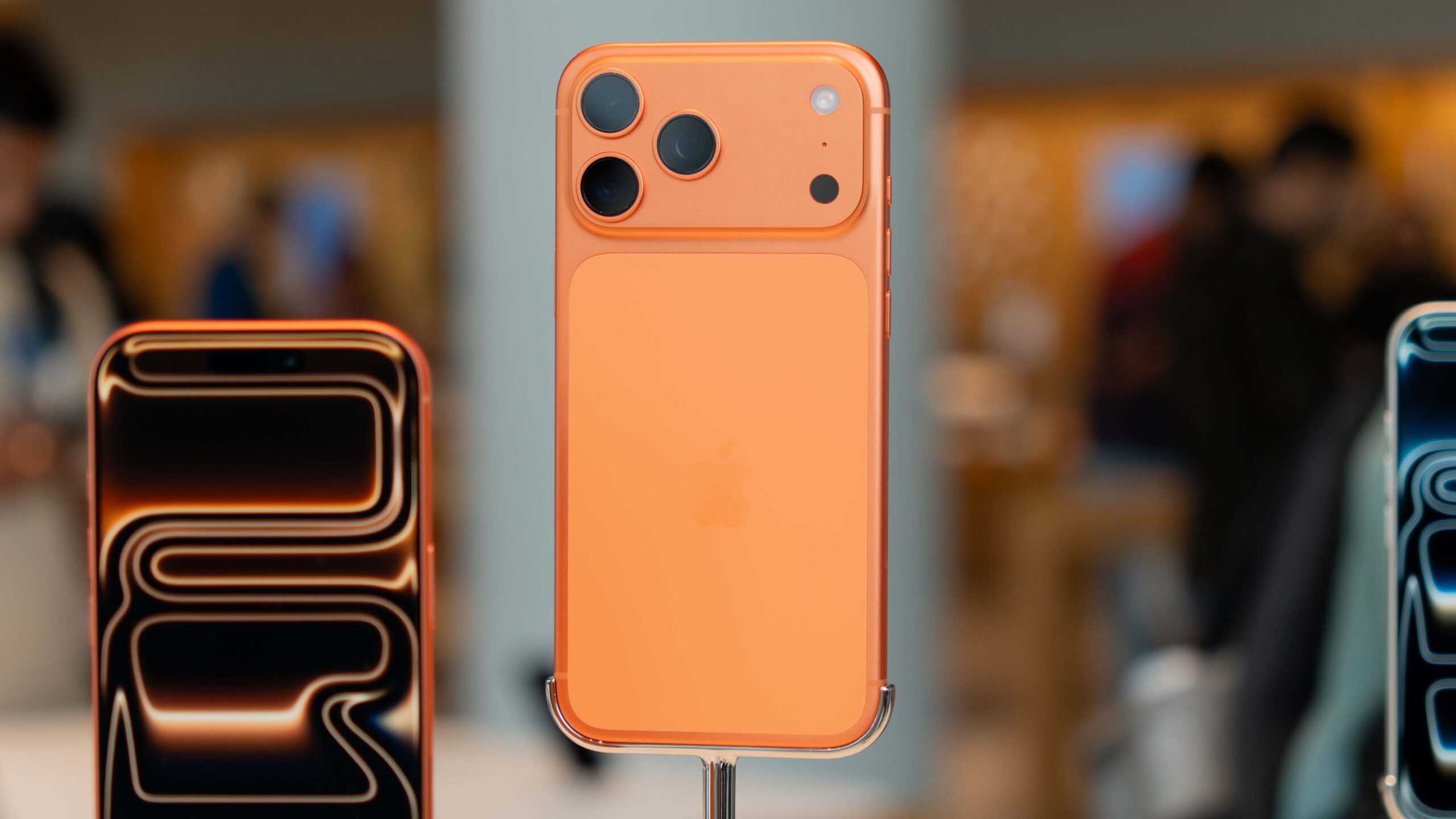 Apple's Extended iPhone Software Support Is Putting Pixel and Galaxy to Shame