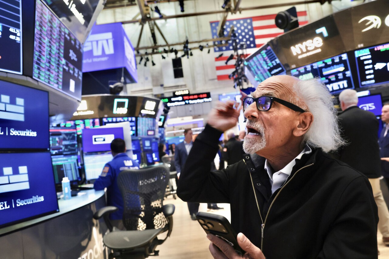 Wall Street Plunges as Strong Jobs Report Fuels Fed Rate Hike Fears