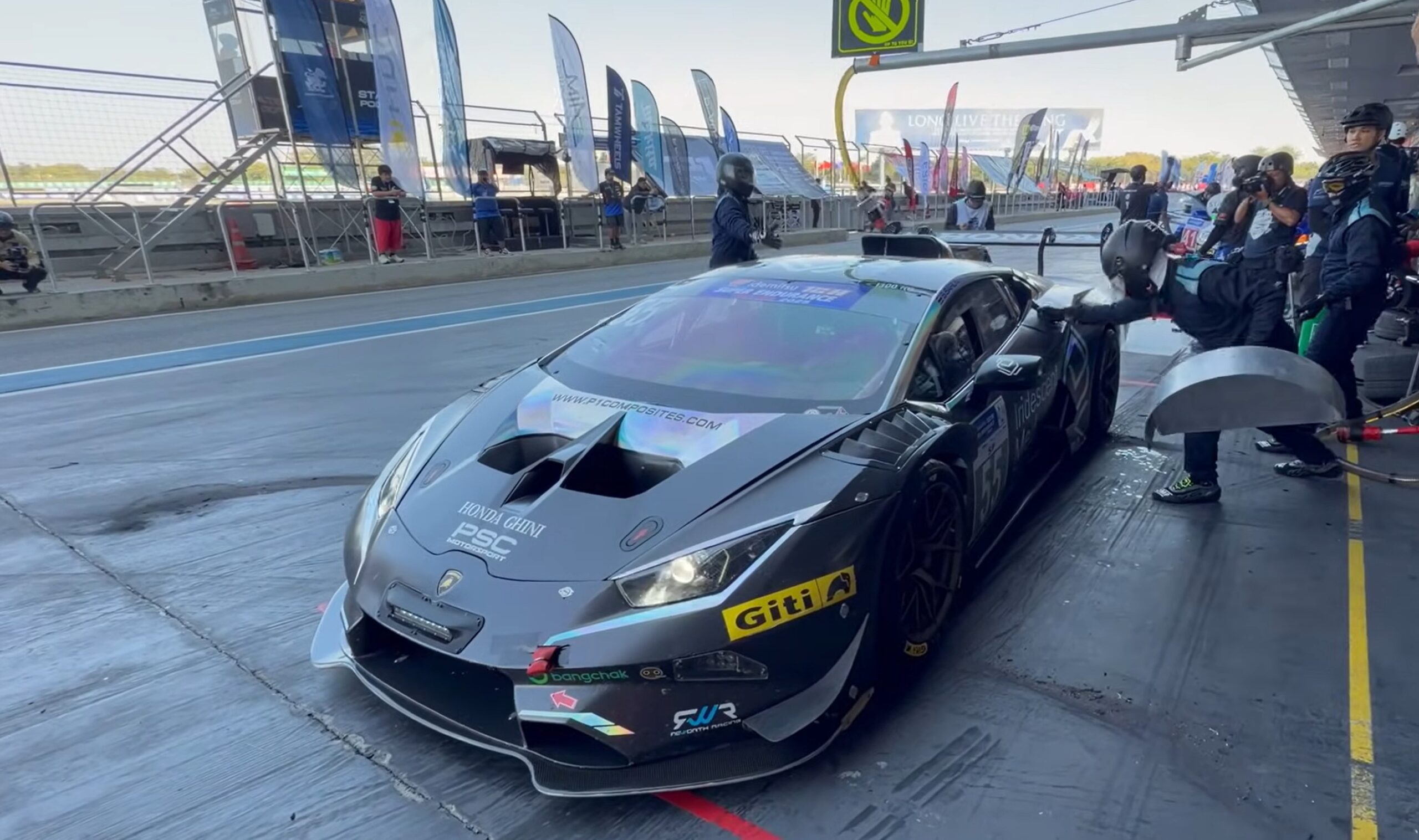 Nobody Expected a Honda Engine Inside This Lamborghini Huracan—Then It Led by Seven Laps
