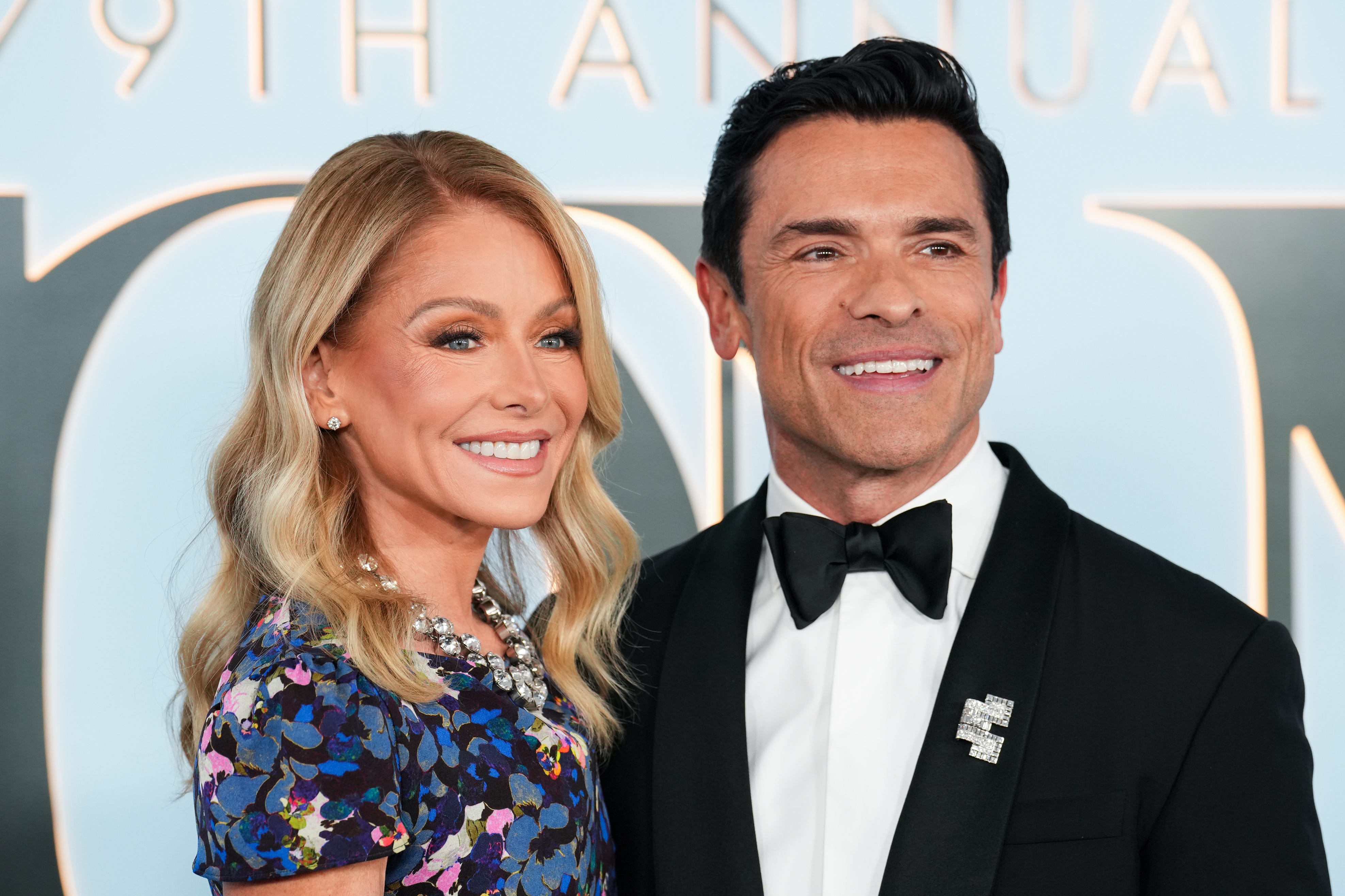Kelly Ripa and Mark Consuelos Steal the Show at the Tony Awards Red Carpet