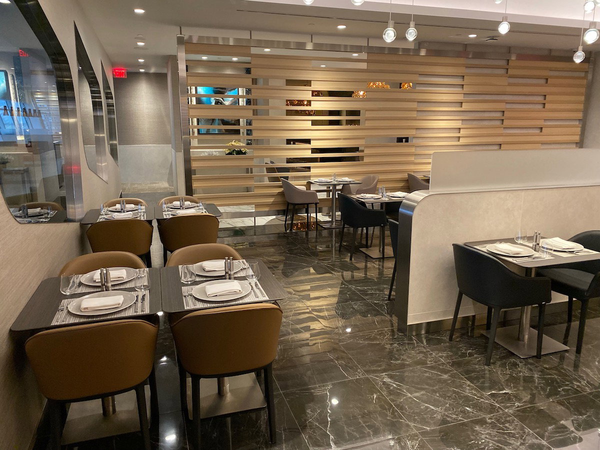 Should You Tip in Airport Lounges? Everything You Need to Know