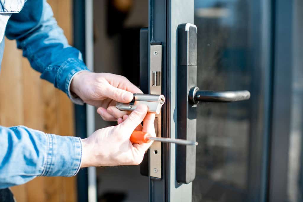 5 Common Reasons Homeowners Call a Locksmith and What to Expect