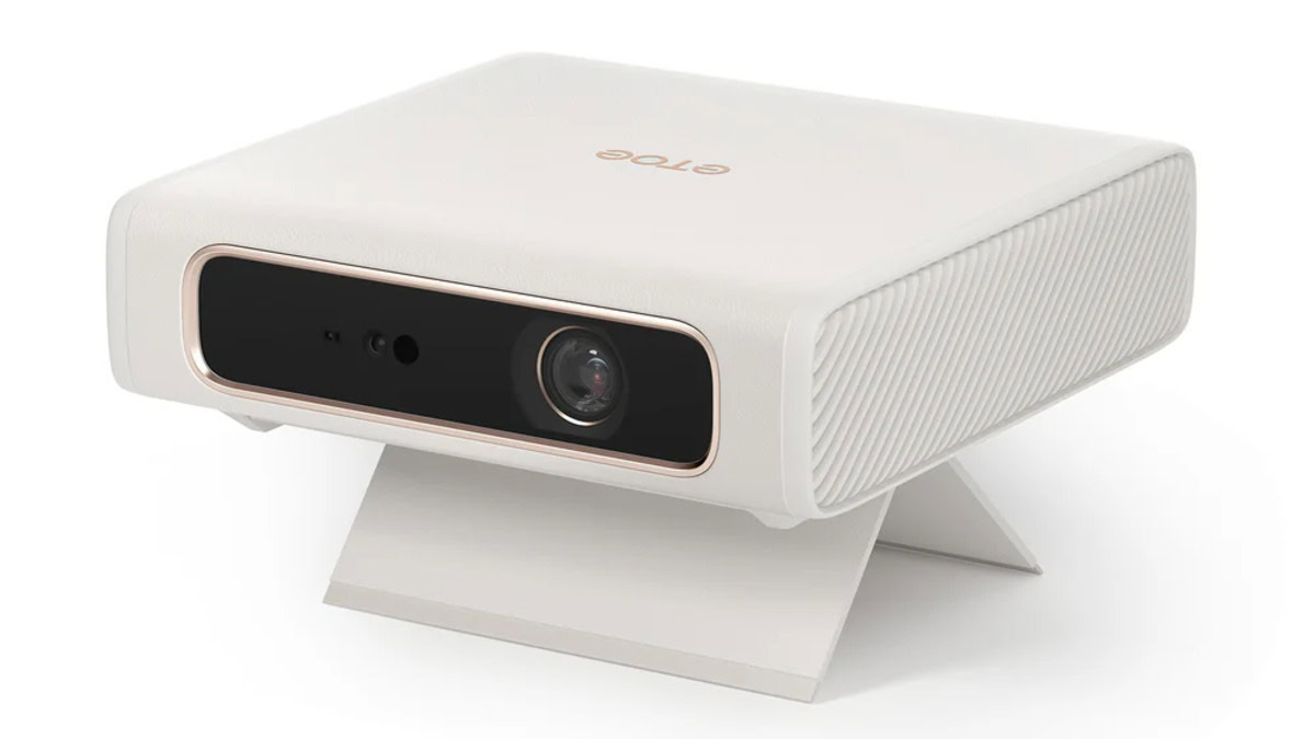 ETOE Dolphin 2 Review: The Google TV Projector That Charges Your Phone