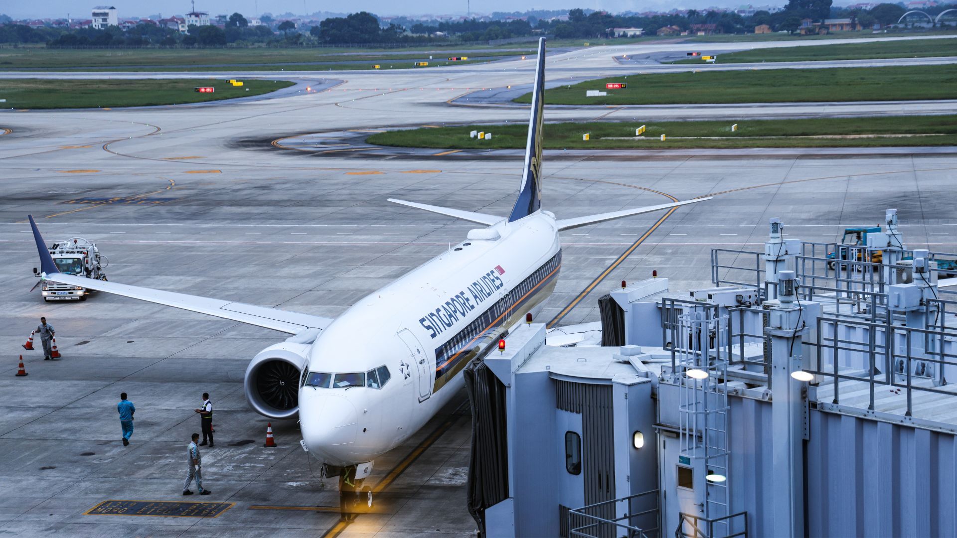 Deja Vu: Singapore Airlines 737 MAX 8 Suffers Identical Double-Tire Blowout On Same Flight, 8 Days Apart