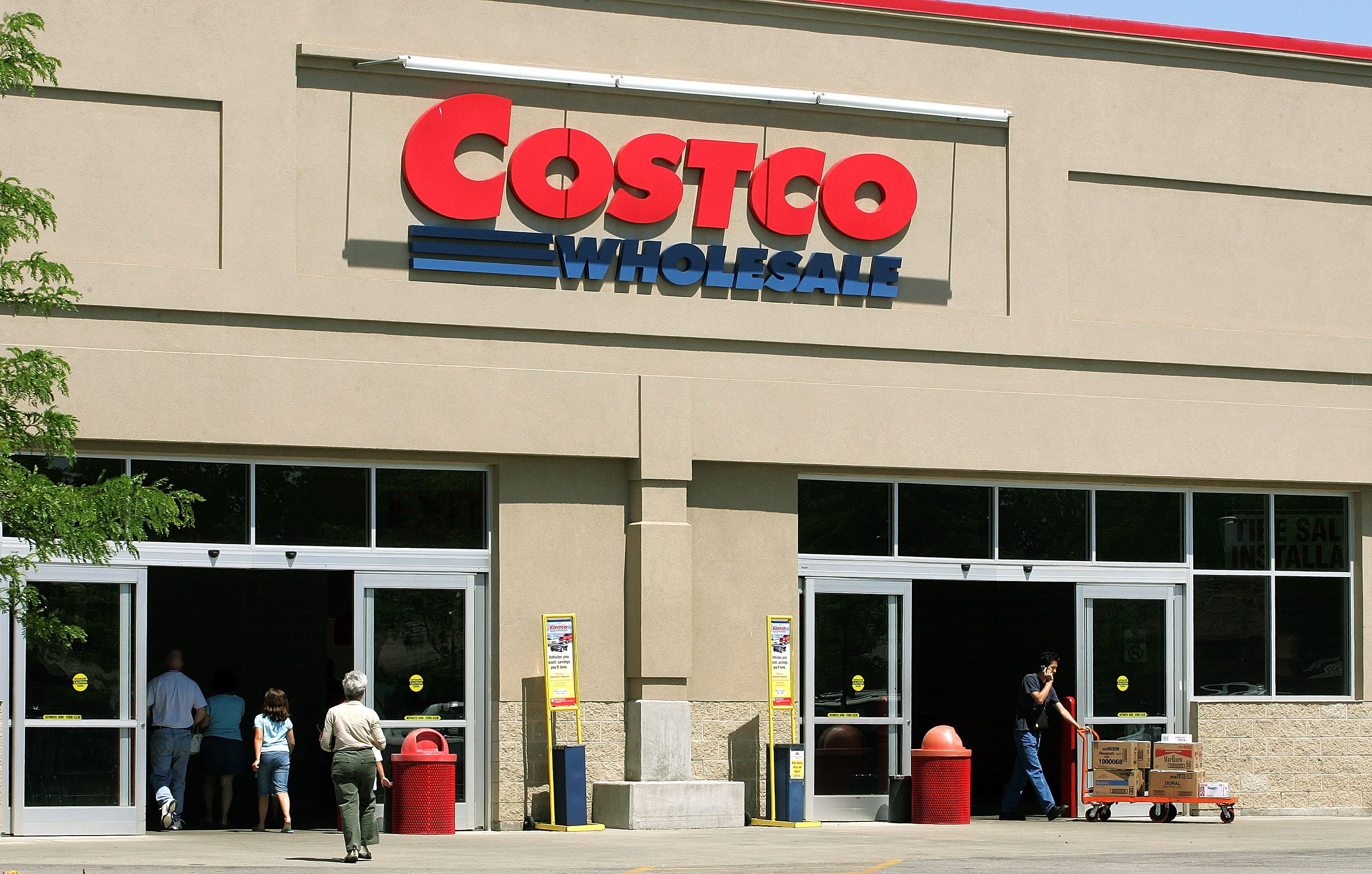 Costco's Cult-Favorite Bakery Treat Is Back for Summer