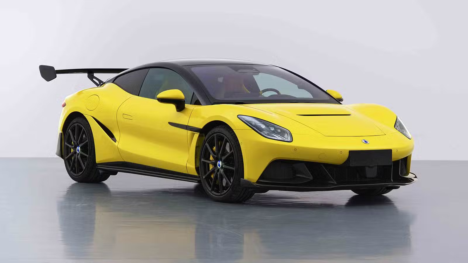 BYD vise Porsche et Ferrari avec la Denza Z Performance, une supercar 100 % électrique