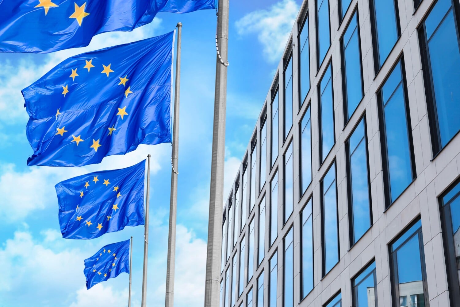 Transition électrique : Bruxelles reconnaît que la route vers 2035 a un prix