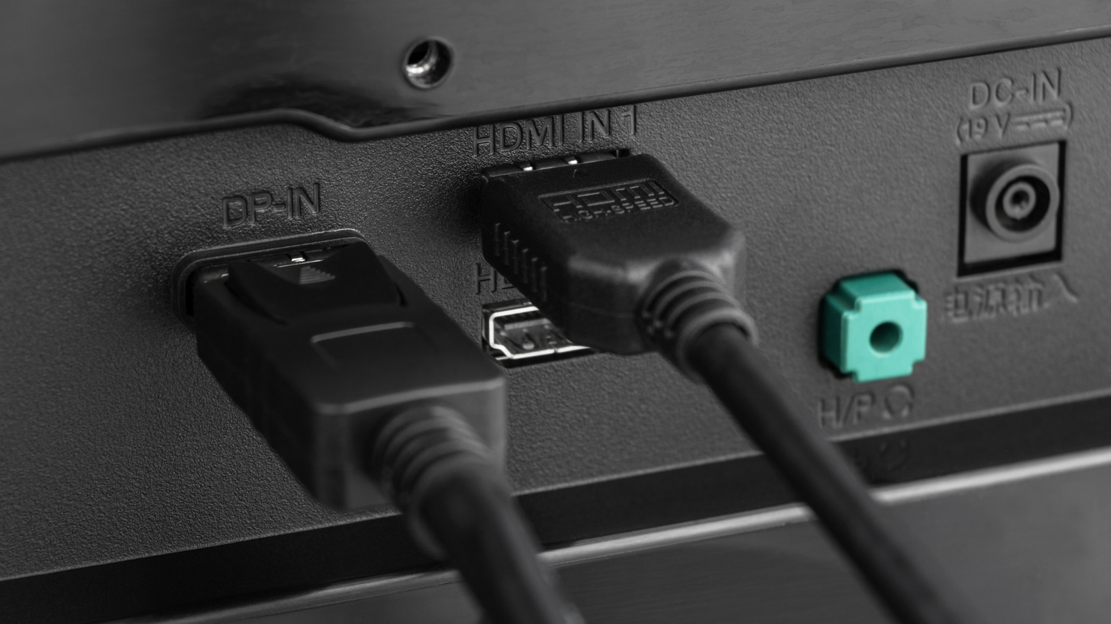 Why Most Smart TVs Don't Use DisplayPort (Even Though It Beats HDMI)