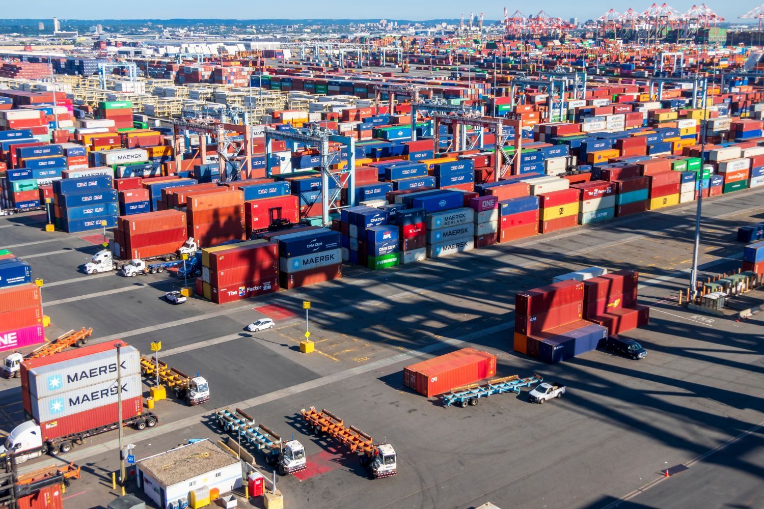 US Retailers Forecast Early and Brief Peak Shipping Season in 2025
