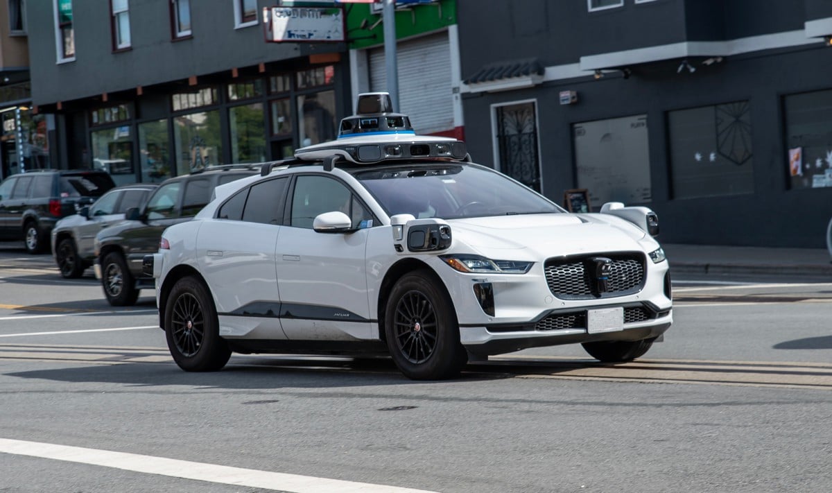 Waymo lance ReD, le conducteur humain virtuel qui révolutionne la sécurité des robotaxis