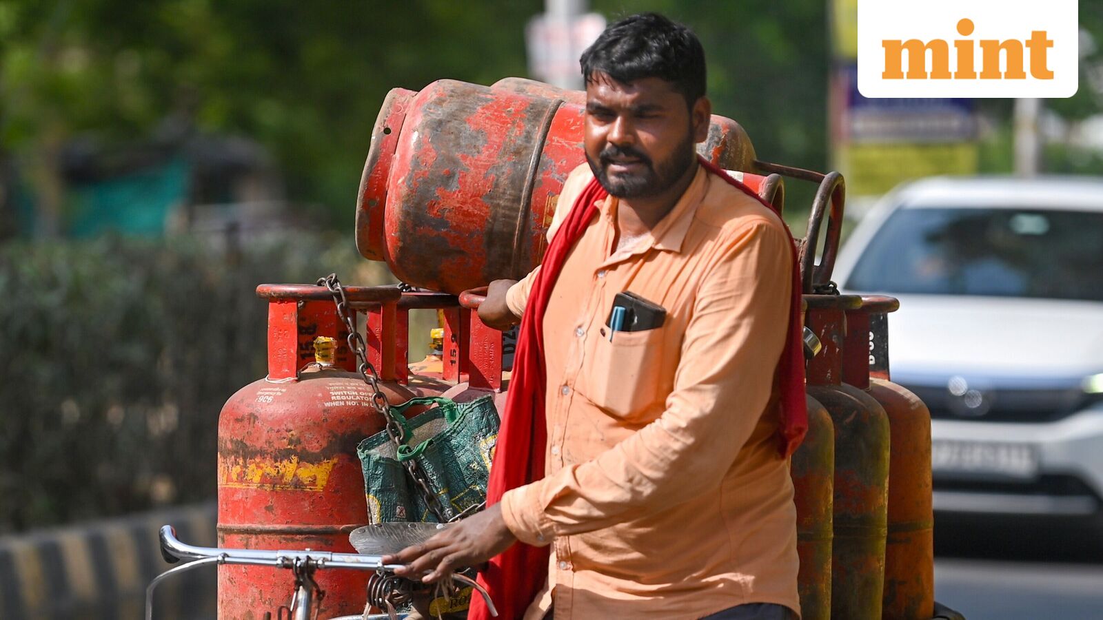 LPG Price Hike by ₹29: Latest 14.2-kg Domestic Cylinder Rates in Delhi, Mumbai, Bengaluru, Hyderabad & Kolkata