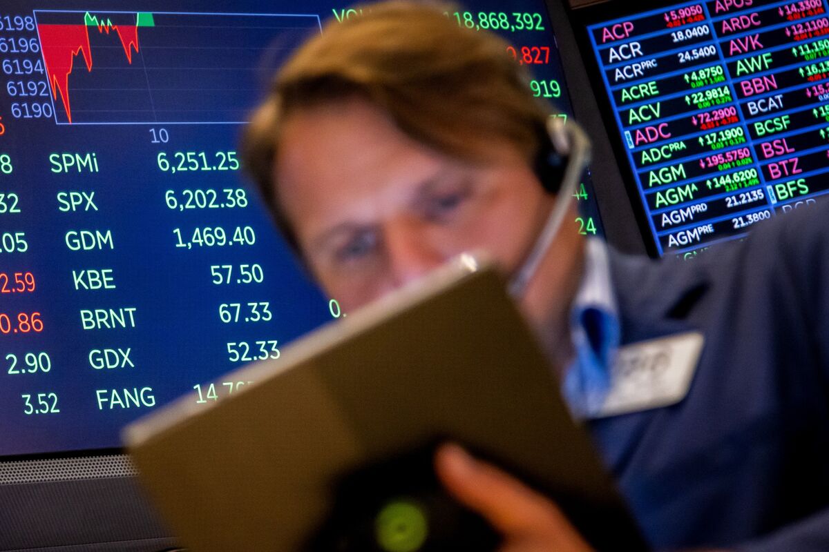 Stocks Pare Tech-Led Drop as Market Rotation Gains Speed: What Investors Need to Know