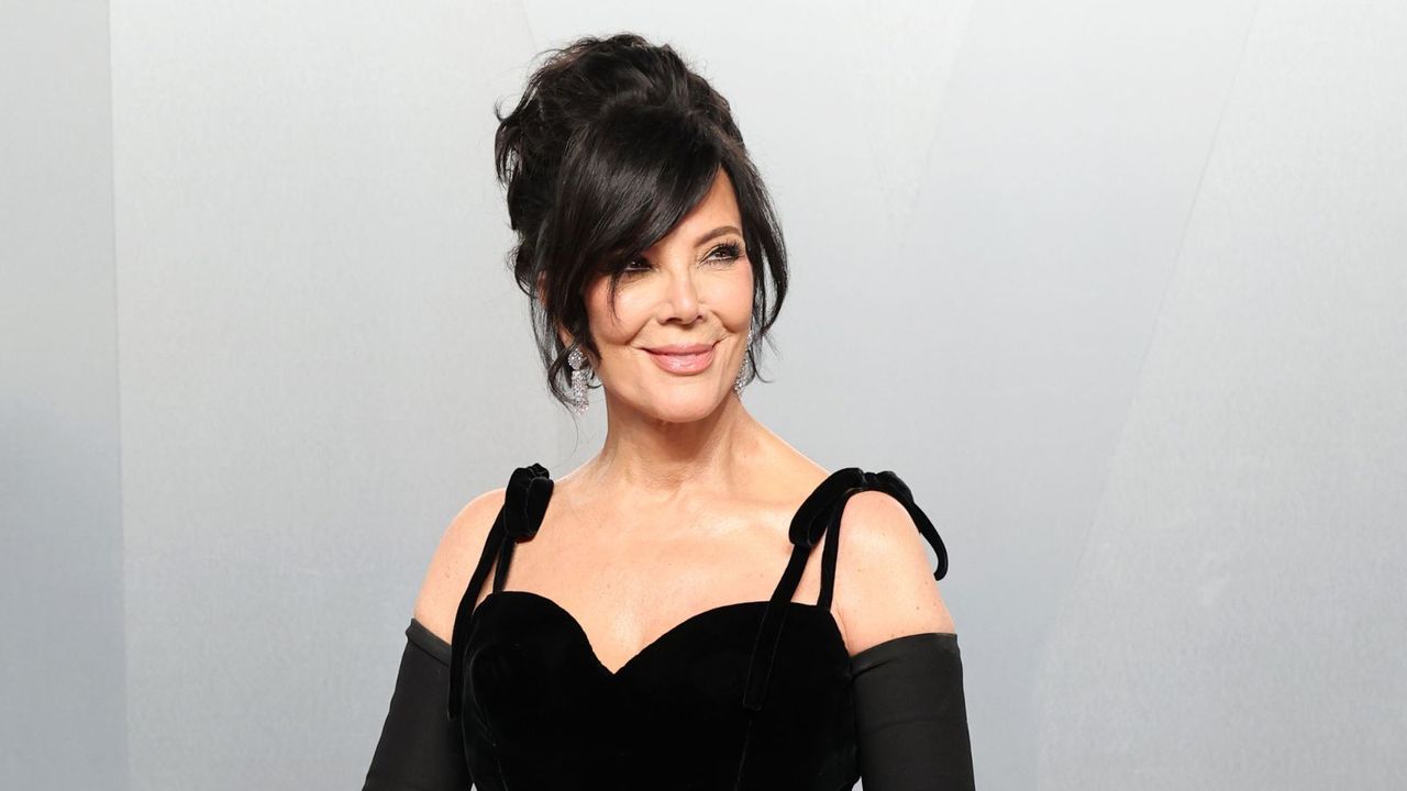 Kris Jenner's Organic Modern Living Room Is a Study in Organic Elegance – It Perfects the Nature-Inspired Trend Defining 2026