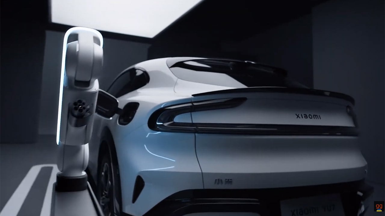 Xiaomi lanza un brazo robótico para cargar tu coche eléctrico en casa sin hacer nada