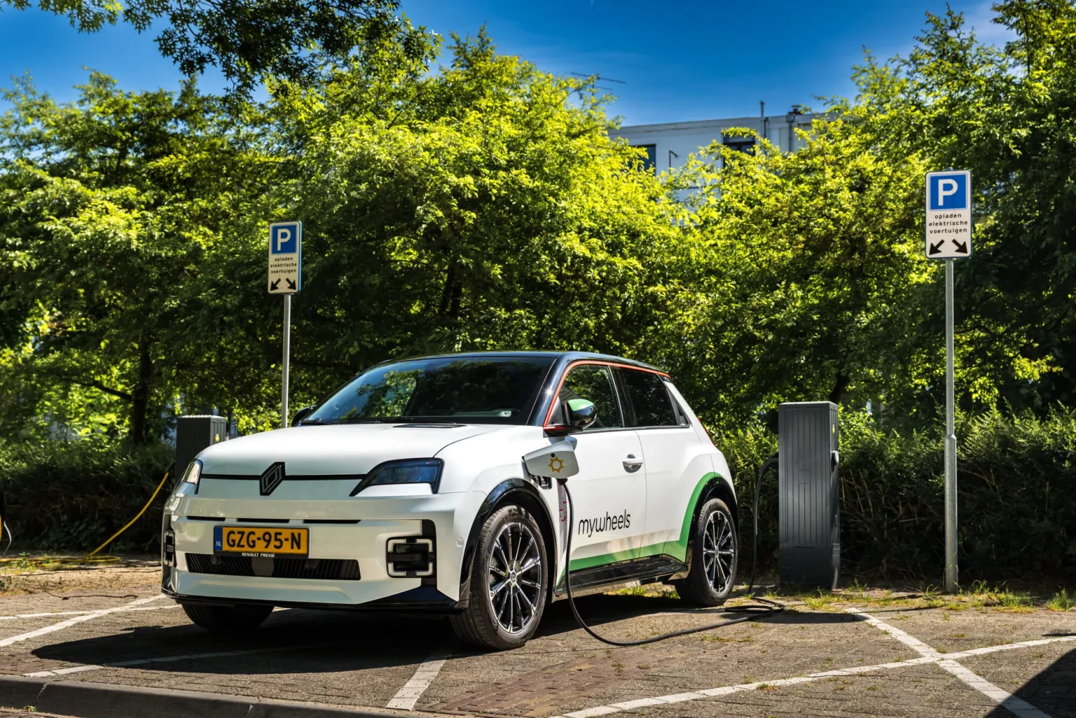 V2G : Comment les voitures électriques pourraient éviter un immense gaspillage d'électricité en Europe