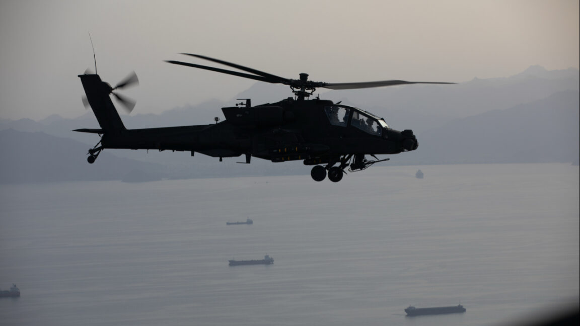 Drone Boat Rescues Downed US Army Apache Pilots Near Strait of Hormuz in Historic First