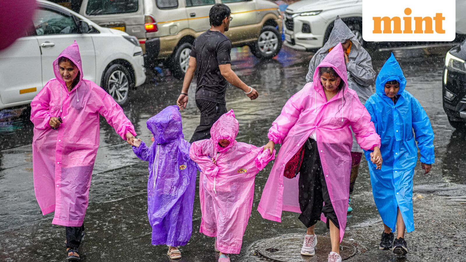 IMD Issues Orange Alert for Kerala and Heavy Rainfall Warning for Uttarakhand: What Travellers Need to Know