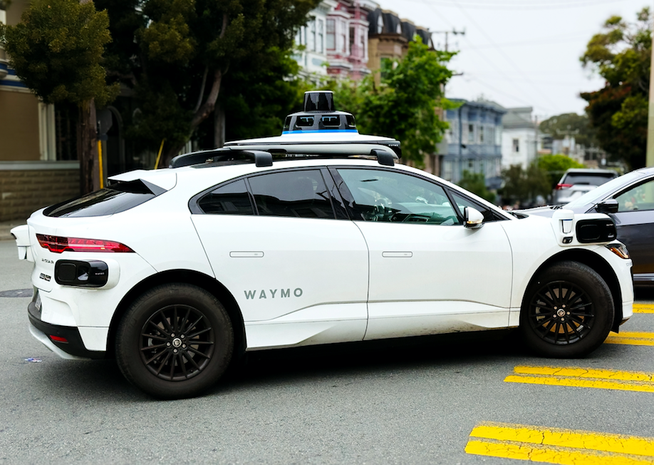 Waymo ReD : le conducteur humain virtuel qui apprend aux robots à éviter les accidents