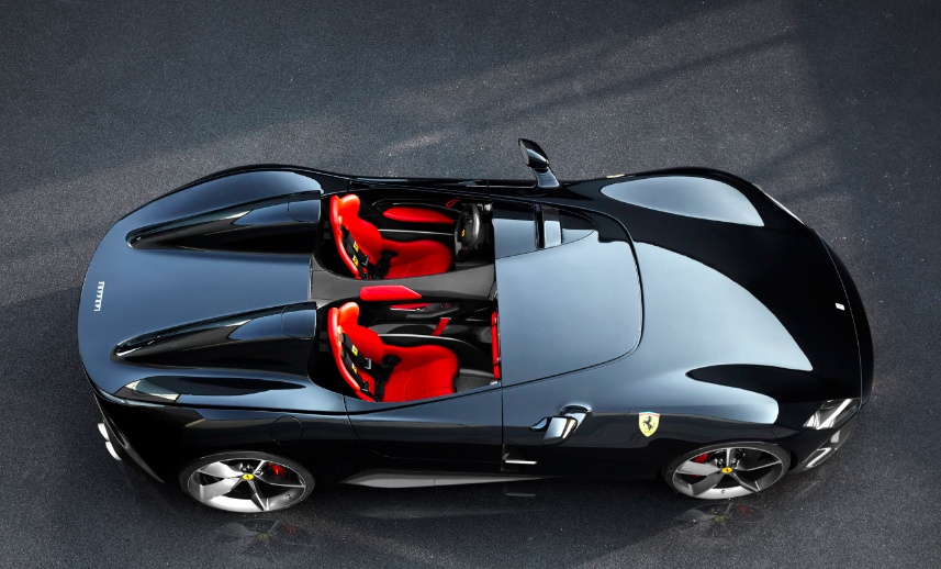 Max Verstappen ouvre les portes de son garage : entre Ferrari, Aston Martin et Fiat Topolino