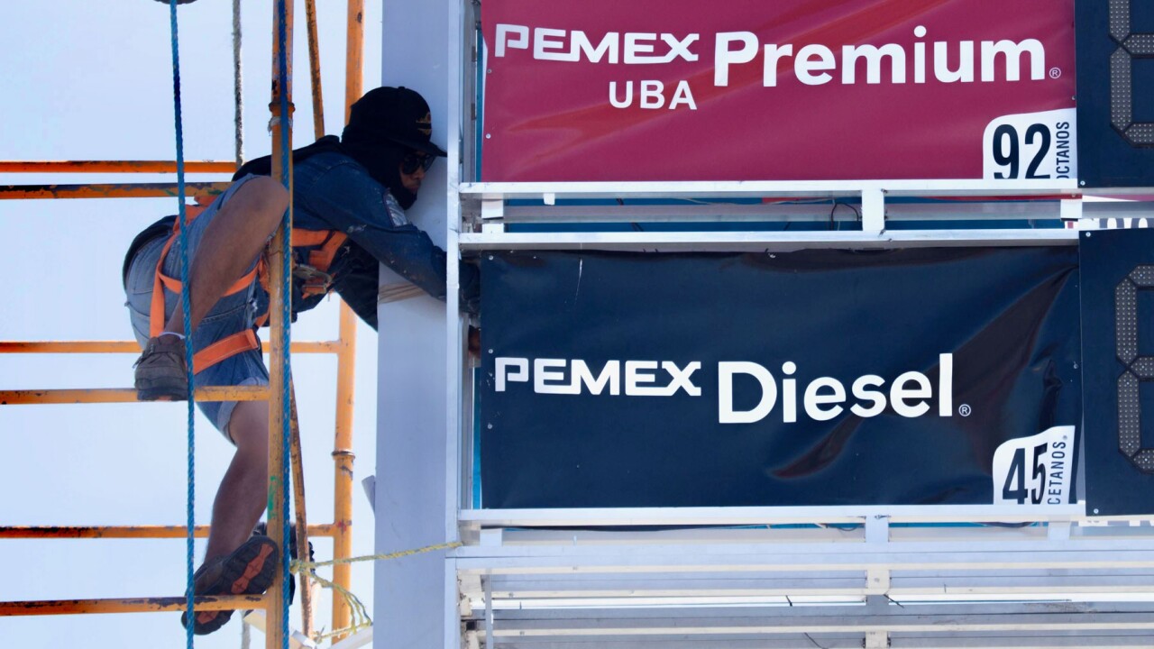 Mexico Removes Premium Gasoline Subsidy and Cuts Support for Magna and Diesel Fuel