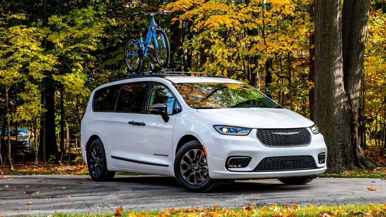 Chrysler Recalls Pacifica Plug-In Hybrid: Owners Warned to Stop Charging and Park Outside