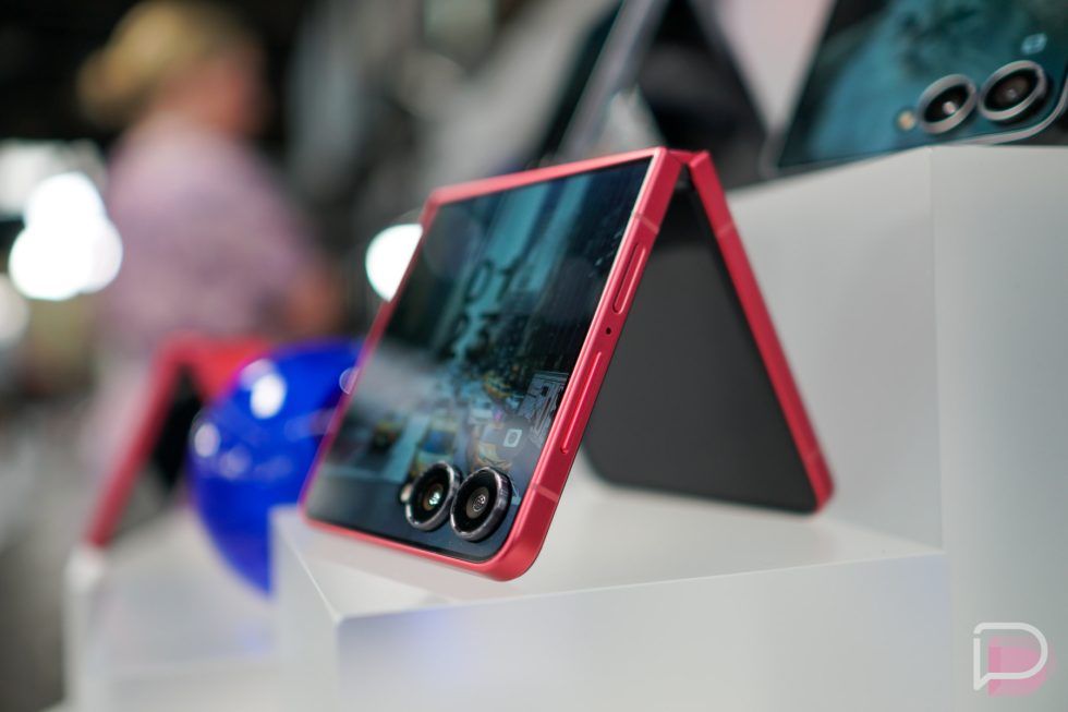 Galaxy Z Flip 8 Gets FCC Approval, Confirming a US Launch Is Near