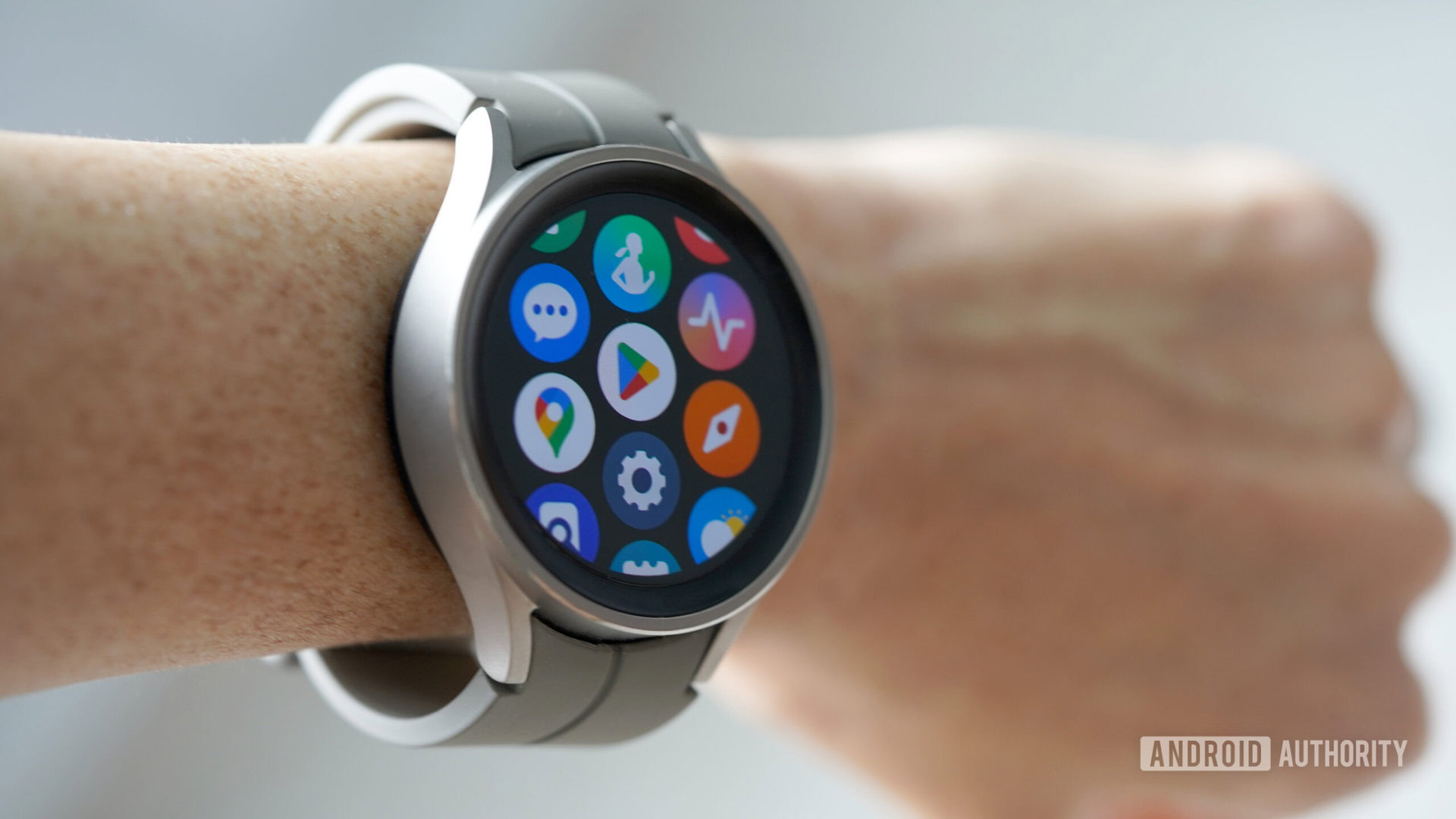 Galaxy Watch Apps Won't Open? Here's What's Causing the Bug and What You Can Do