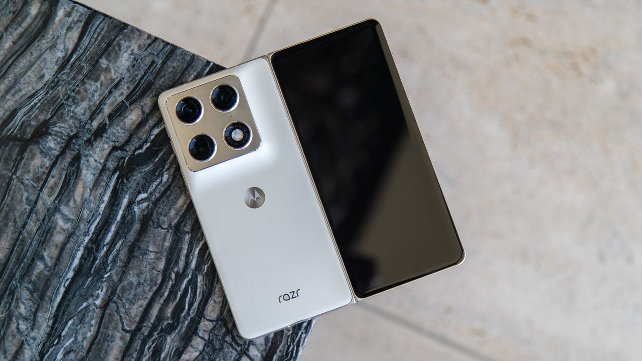 5 Ways the Razr Fold 2027 Can Improve on Motorola's Already-Excellent Foldable
