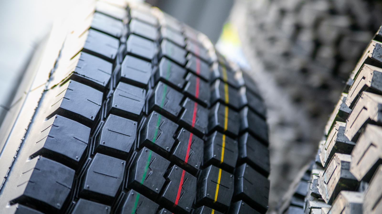 10-Ply vs. 12-Ply Tires for Your Truck: Pros, Cons & How to Choose
