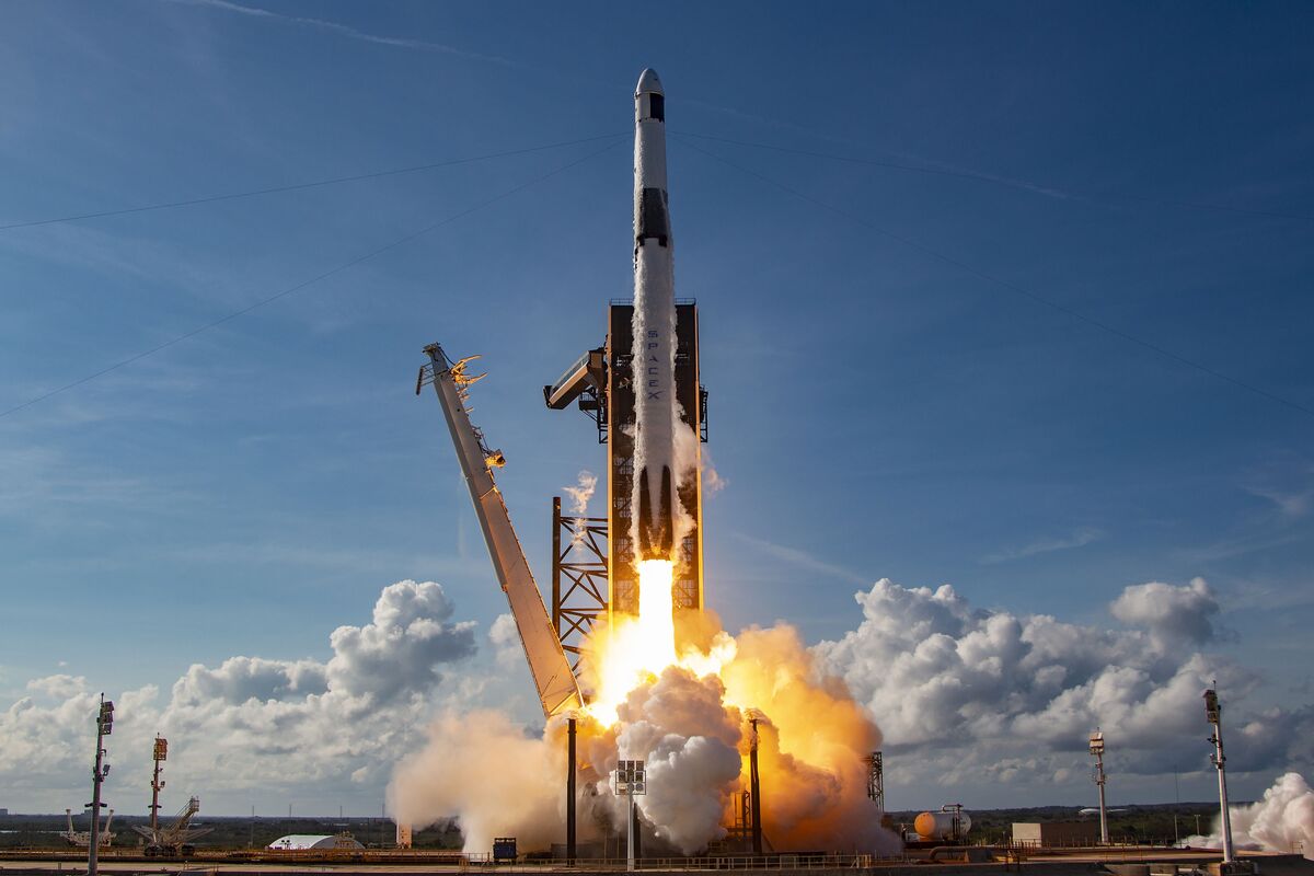 SpaceX Seeks $135 a Share for Record-Breaking $75 Billion IPO