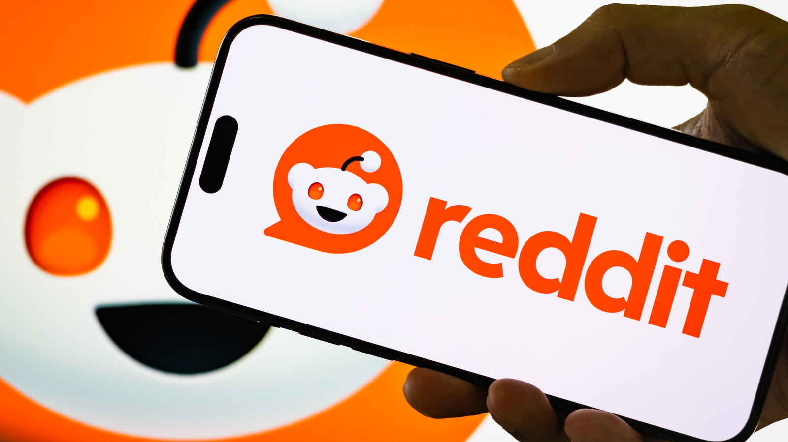 Reddit Now Lets You Post Videos in Comments: What It Means for Users and Marketers